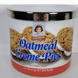 Goose Creek Little Debbie Oatmeal Cream Pies 3-wick Candle